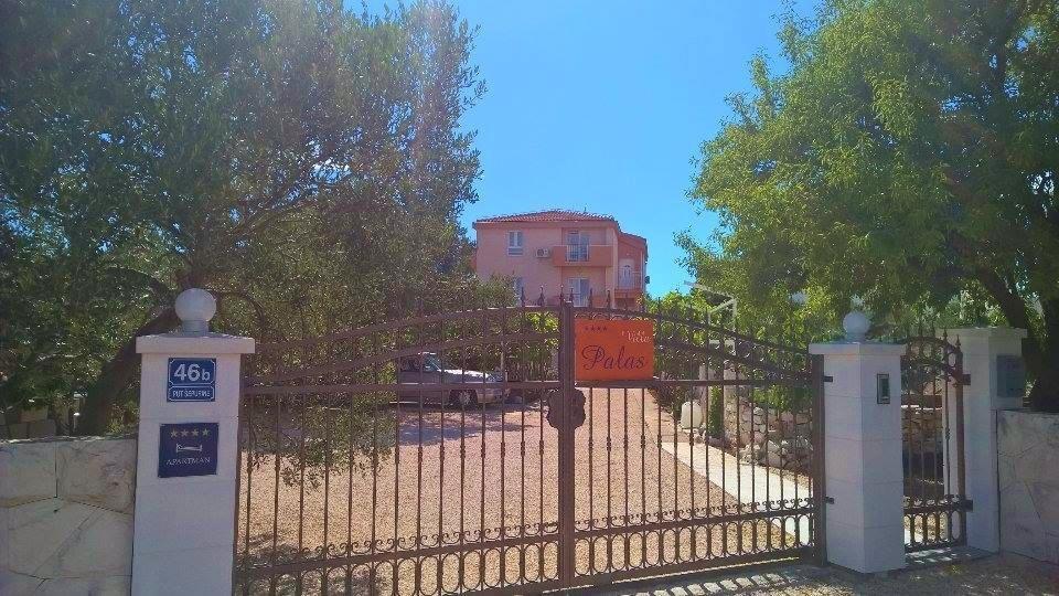 Villa Palas Apartments Rogoznica  Buitenkant foto