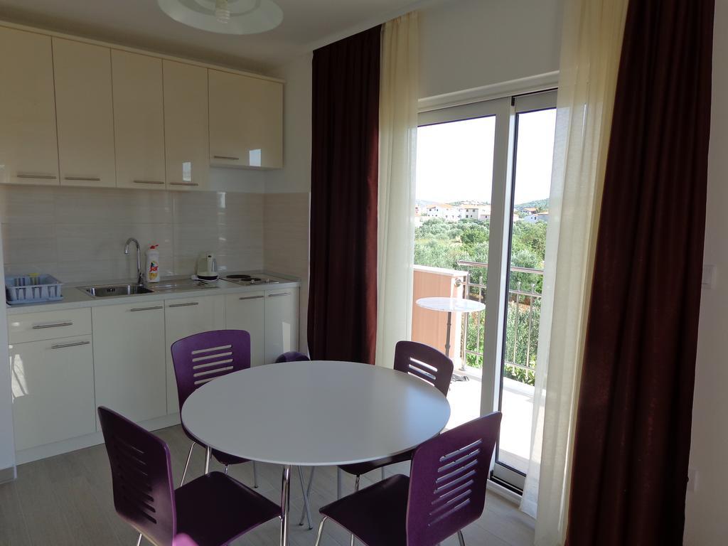 Villa Palas Apartments Rogoznica  Kamer foto