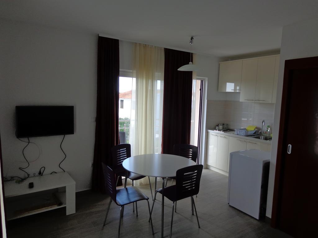 Villa Palas Apartments Rogoznica  Kamer foto