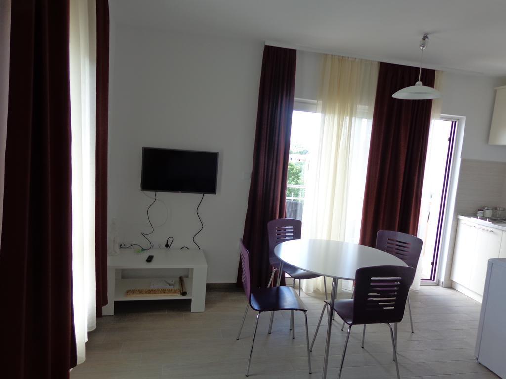 Villa Palas Apartments Rogoznica  Kamer foto