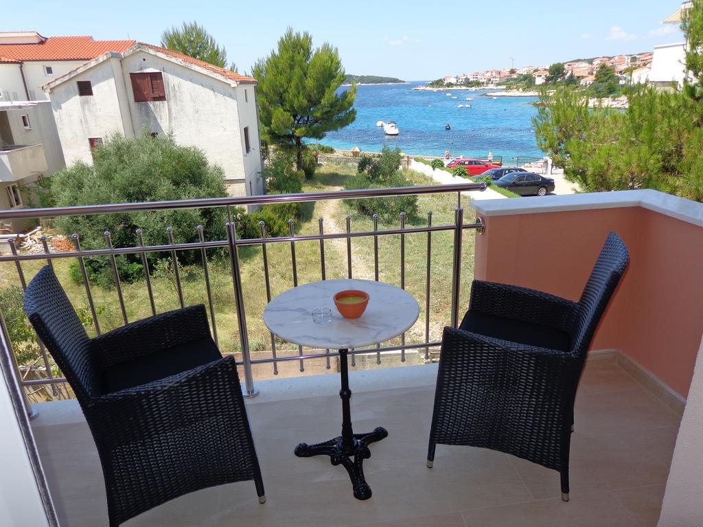 Villa Palas Apartments Rogoznica  Kamer foto