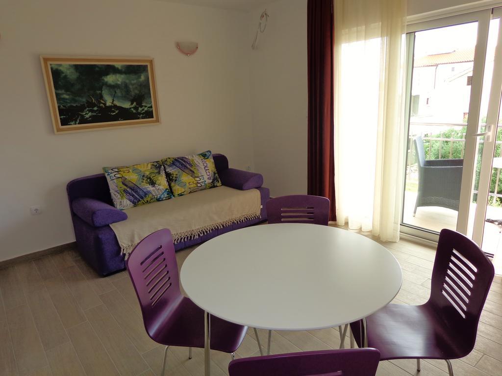 Villa Palas Apartments Rogoznica  Kamer foto