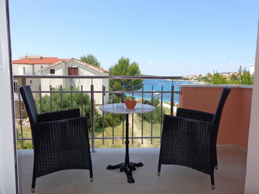 Villa Palas Apartments Rogoznica  Kamer foto