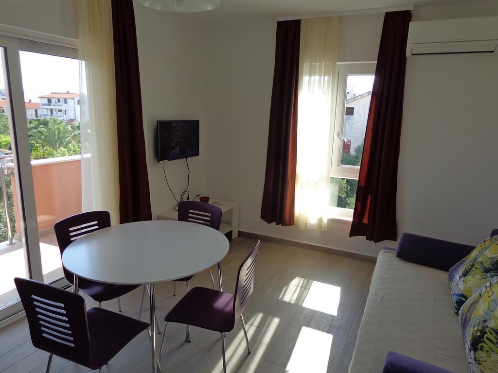 Villa Palas Apartments Rogoznica  Buitenkant foto